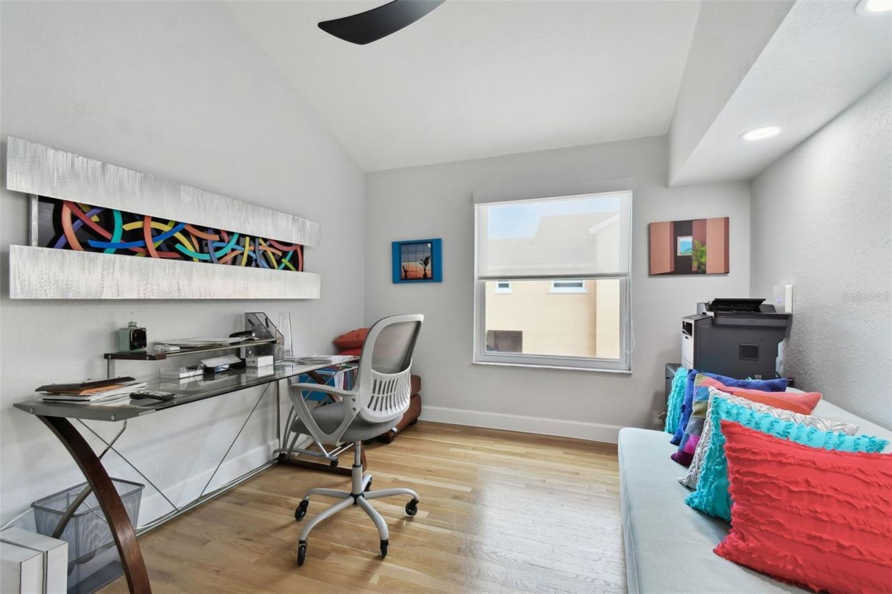 21 Crescent Place S, Saint Petersburg, FL 33711 Photo