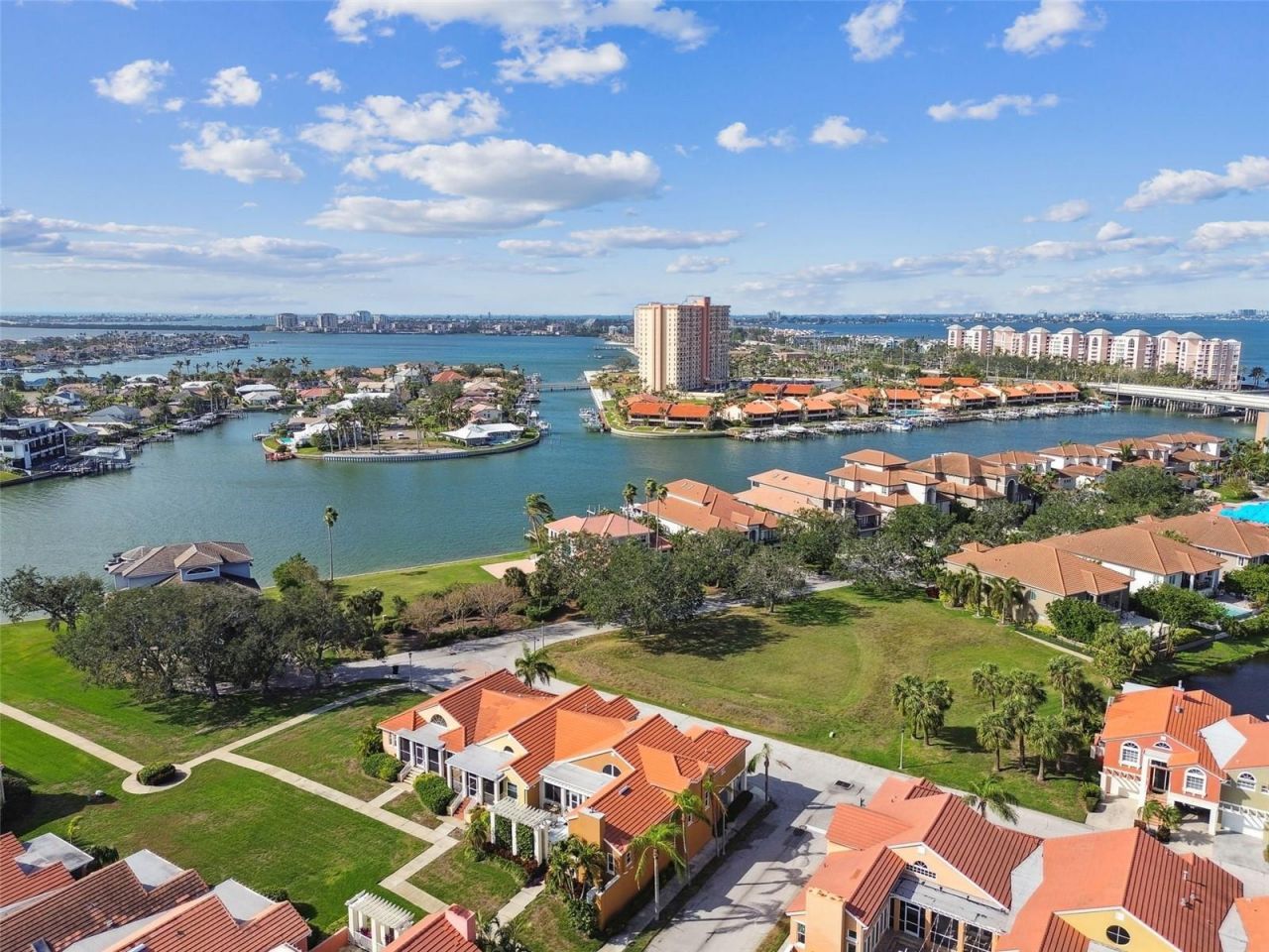 21 Crescent Place S, Saint Petersburg, FL 33711 Photo