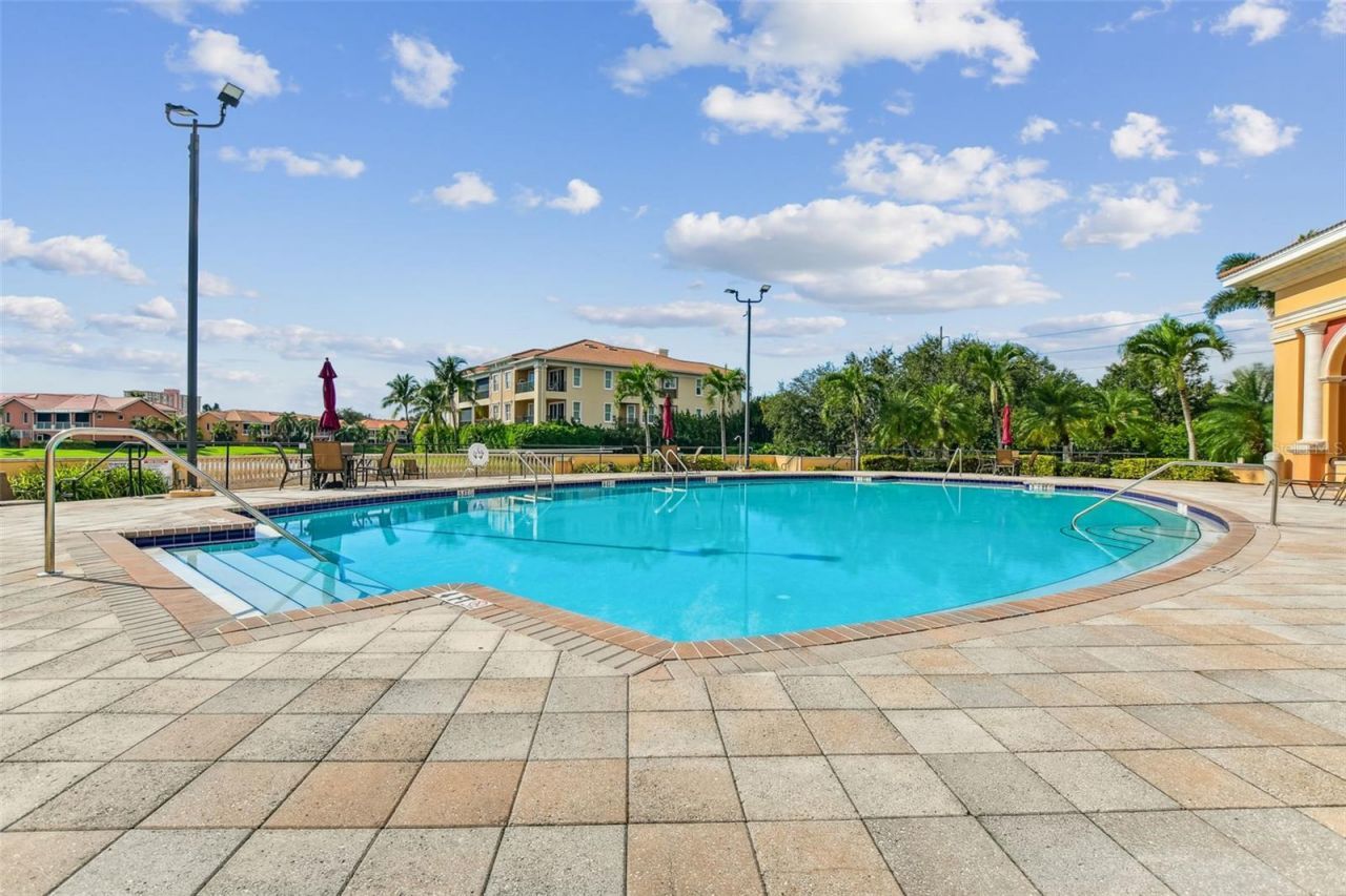 21 Crescent Place S, Saint Petersburg, FL 33711 Photo