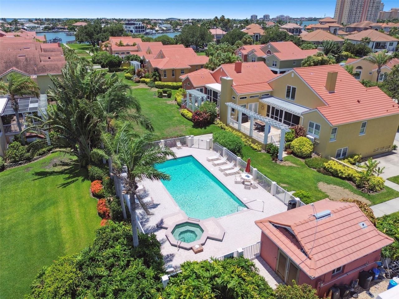 21 Crescent Place S, Saint Petersburg, FL 33711 Photo