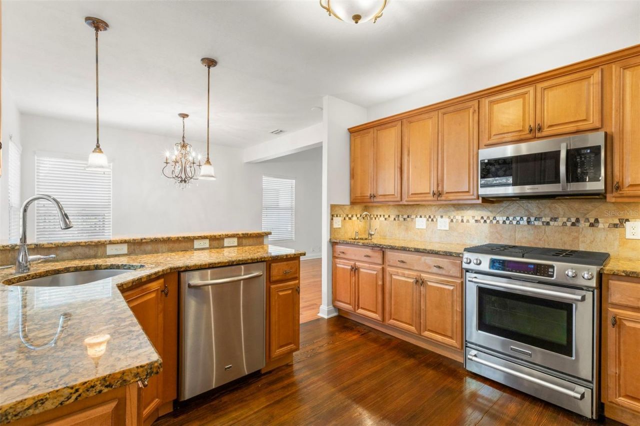 135 17th Avenue N, Saint Petersburg, FL 33704 Photo