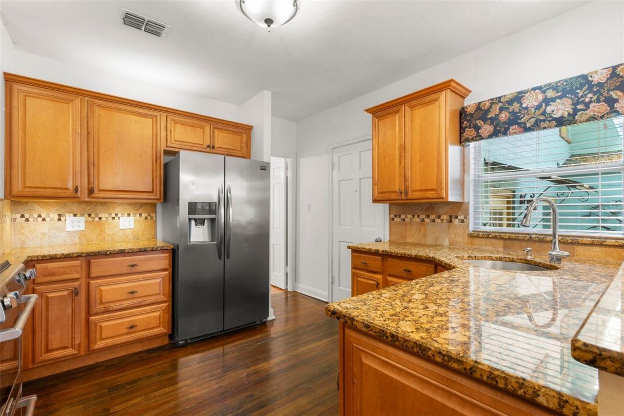 135 17th Avenue N, Saint Petersburg, FL 33704 Photo