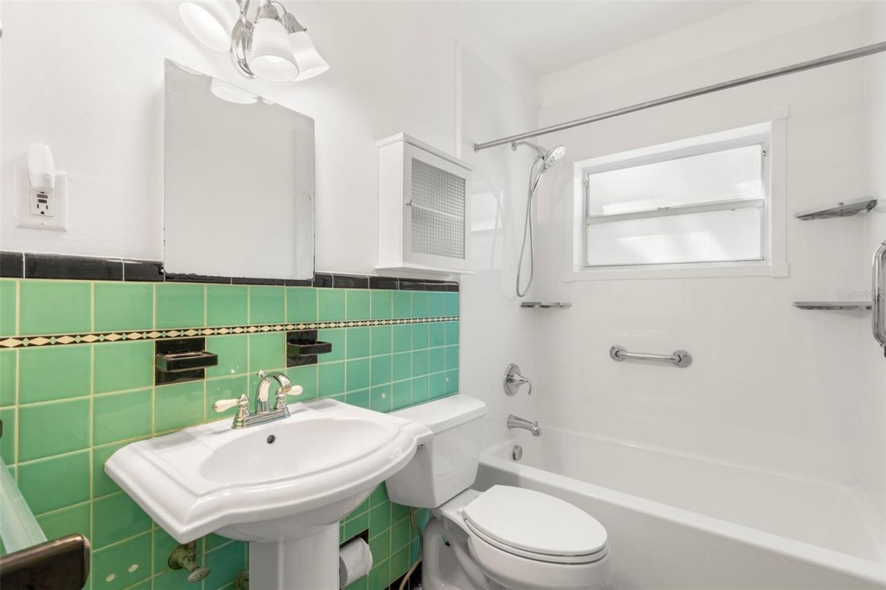 135 17th Avenue N, Saint Petersburg, FL 33704 Photo