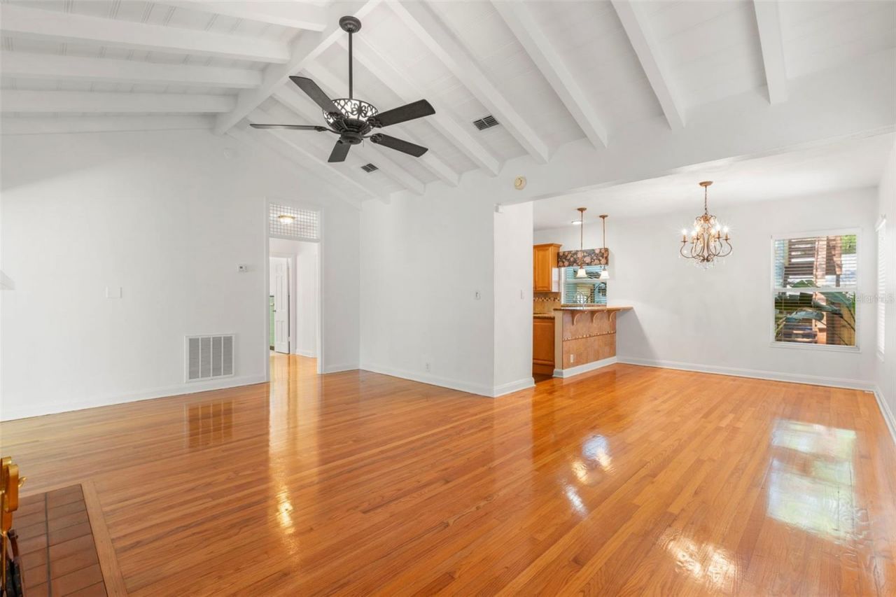 135 17th Avenue N, Saint Petersburg, FL 33704 Photo