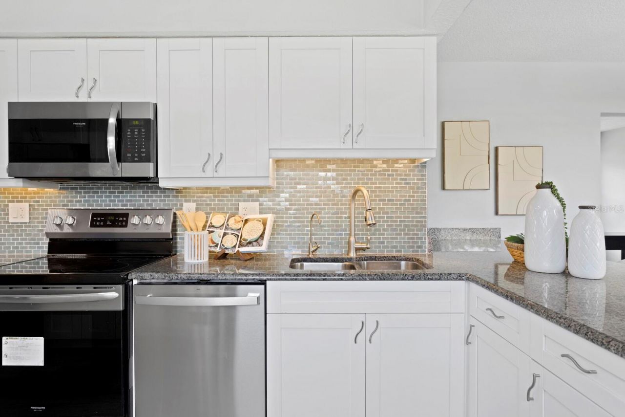 4300 Maple Street Ne, Saint Petersburg, FL 33703 Photo