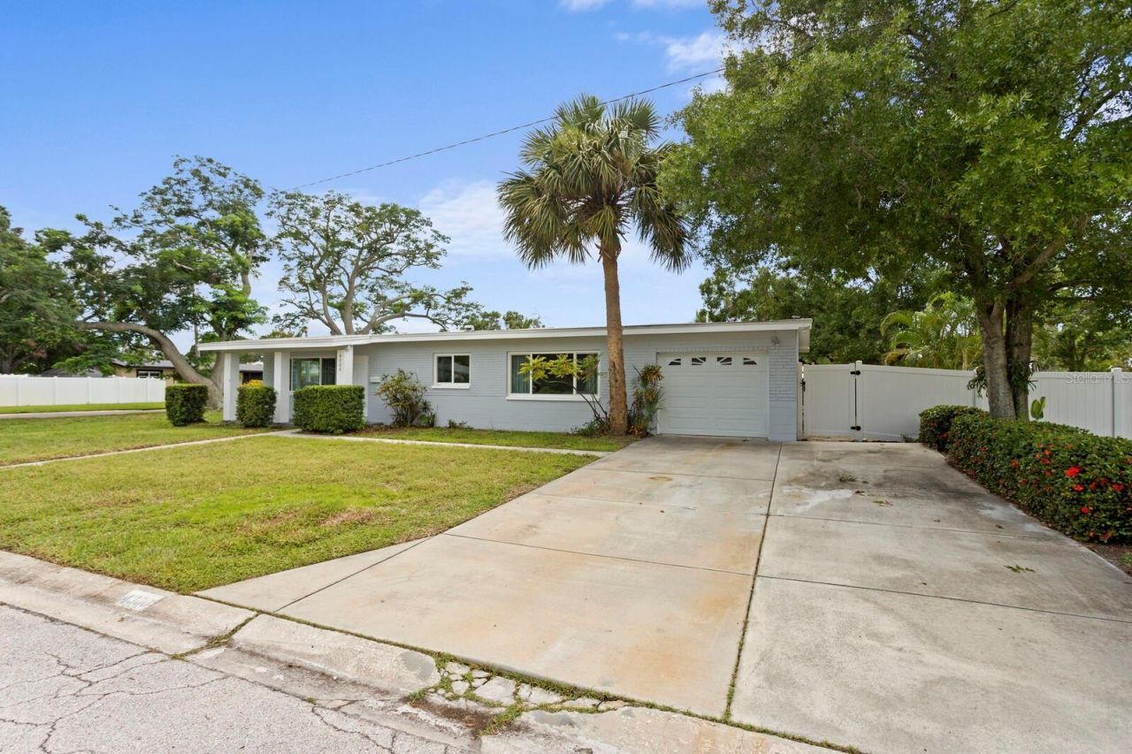 4300 Maple Street Ne, Saint Petersburg, FL 33703 Photo