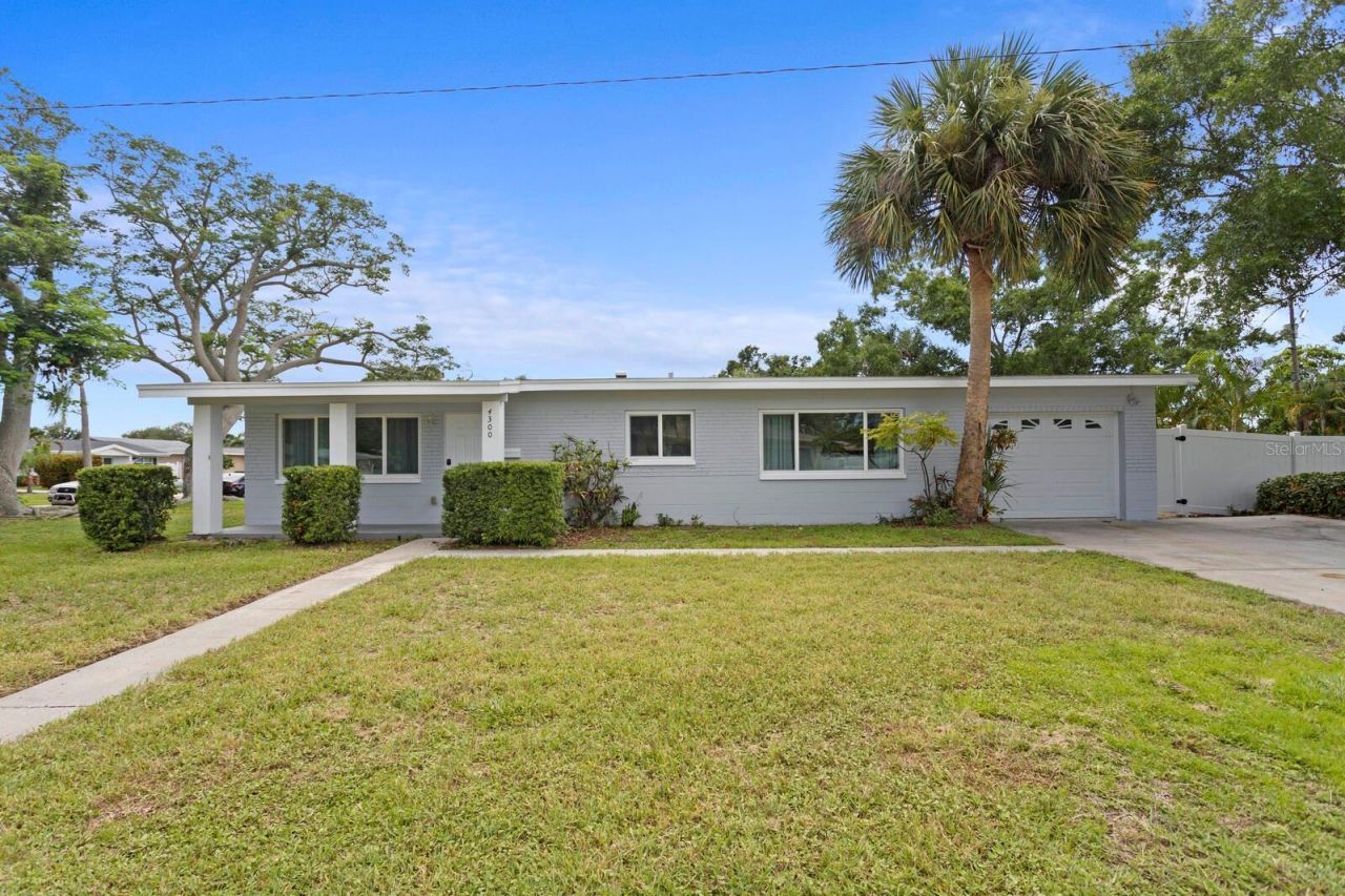 4300 Maple Street Ne, Saint Petersburg, FL 33703 Photo
