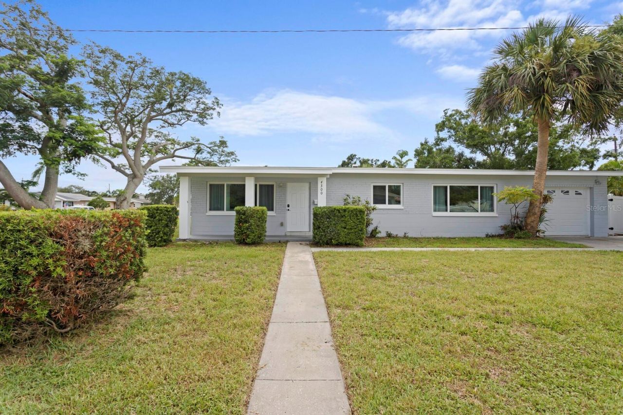 4300 Maple Street Ne, Saint Petersburg, FL 33703 Photo