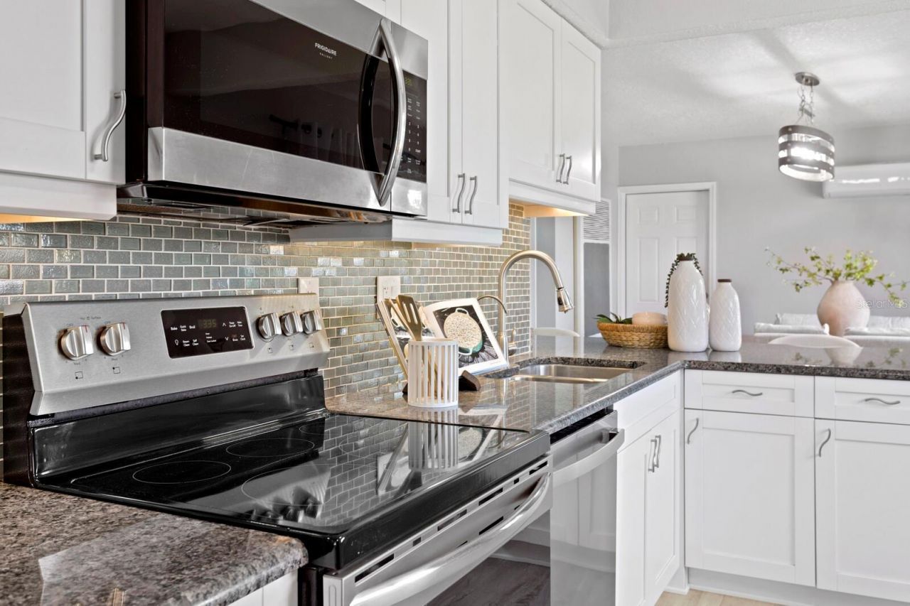 4300 Maple Street Ne, Saint Petersburg, FL 33703 Photo