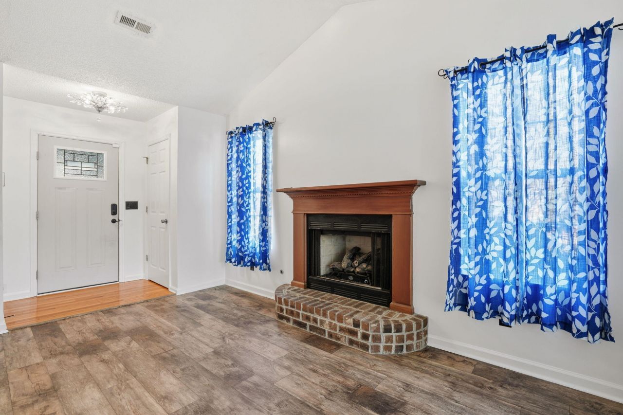 230 Lipman Street Photo 10