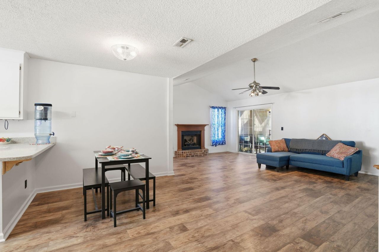 230 Lipman Street Photo 13