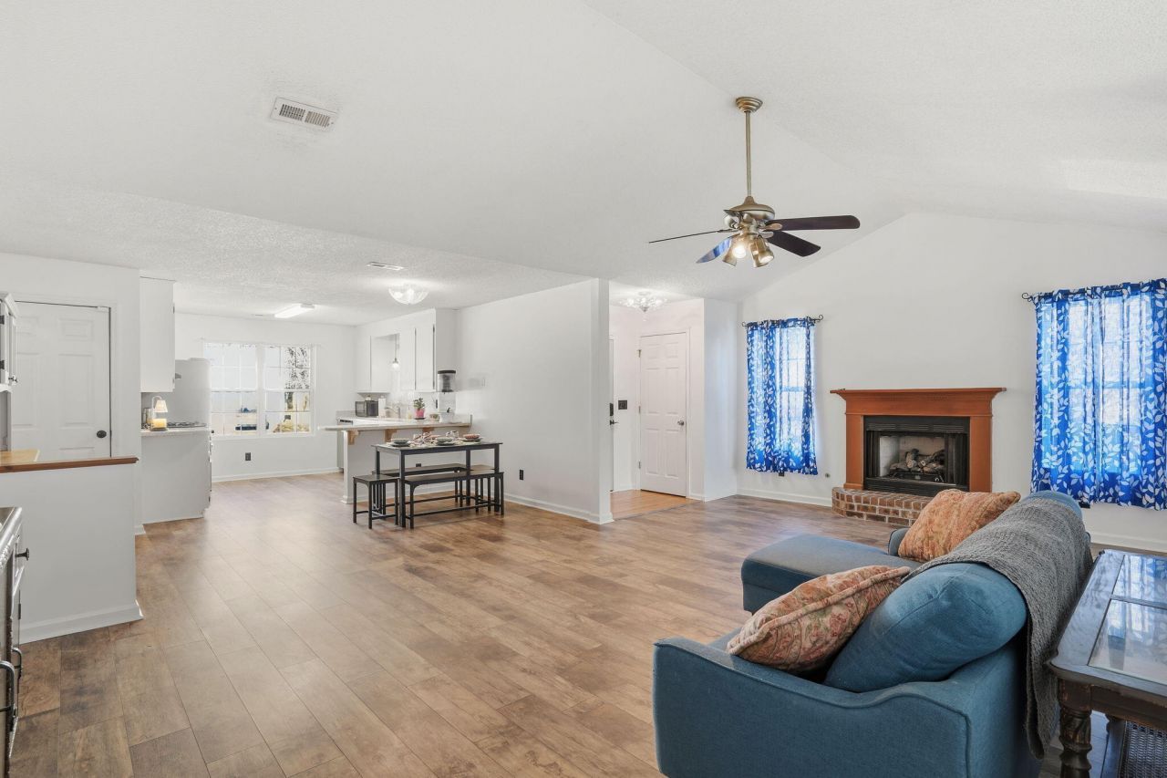 230 Lipman Street Photo 14