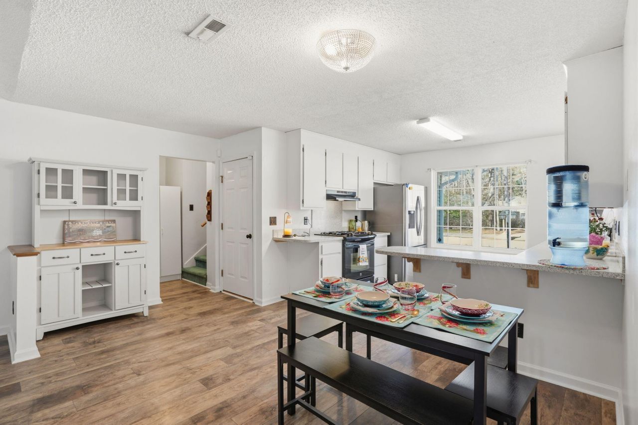 230 Lipman Street Photo 15