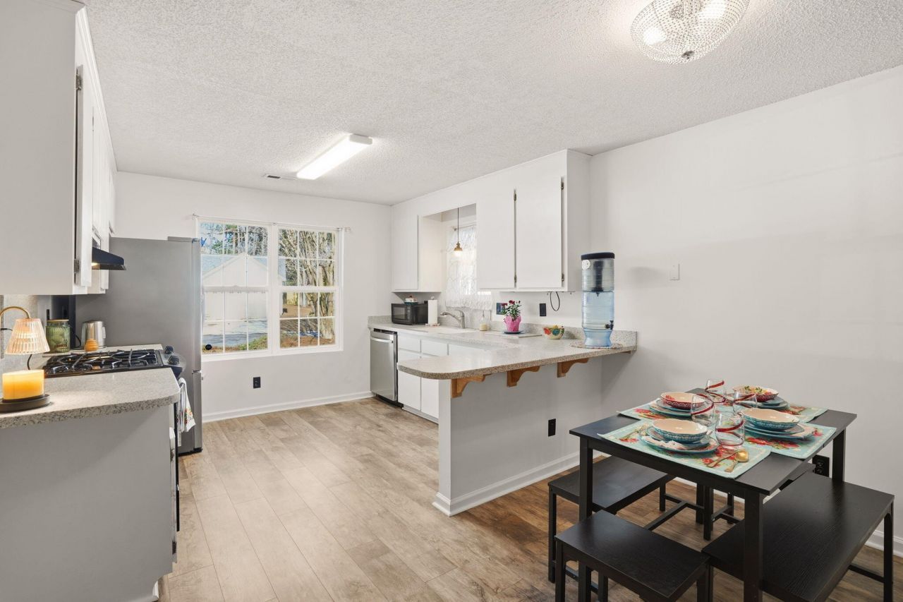 230 Lipman Street Photo 16