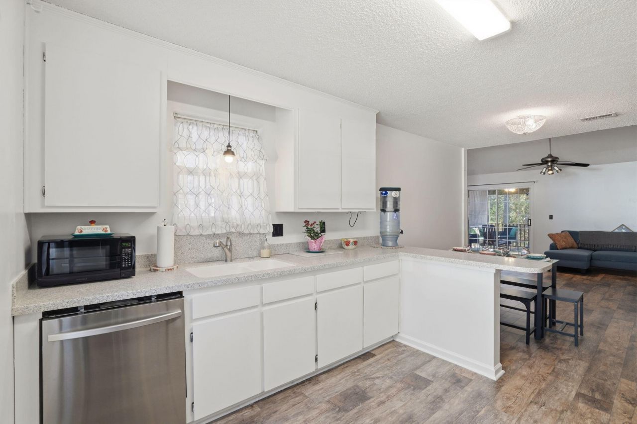 230 Lipman Street Photo 18