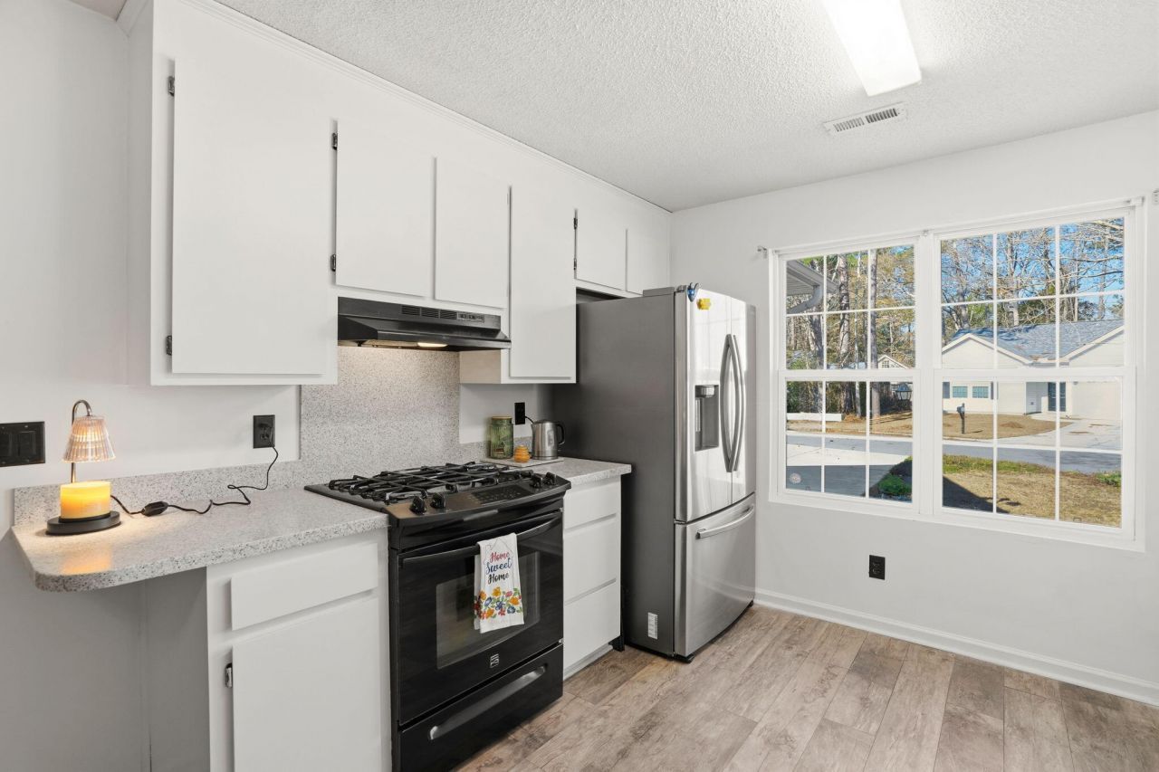 230 Lipman Street Photo 19