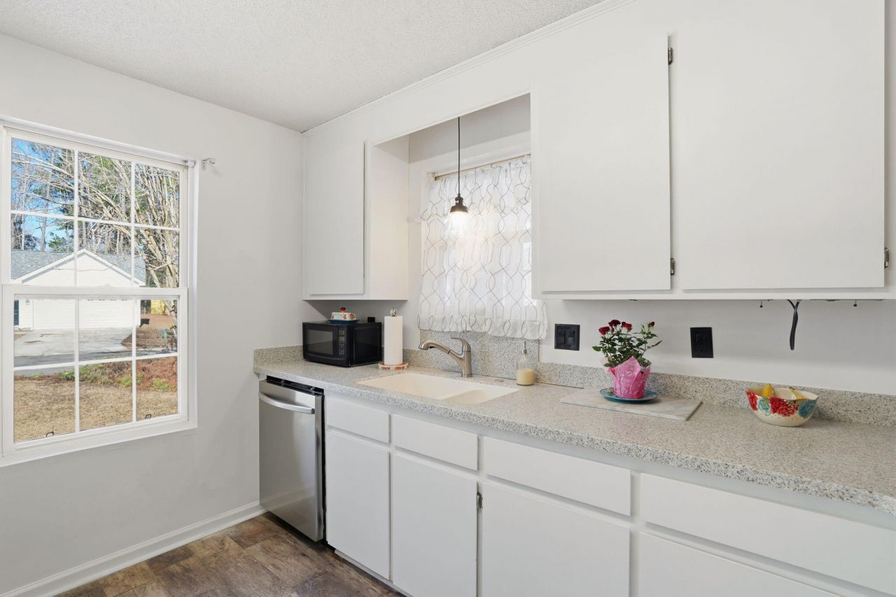 230 Lipman Street Photo 20