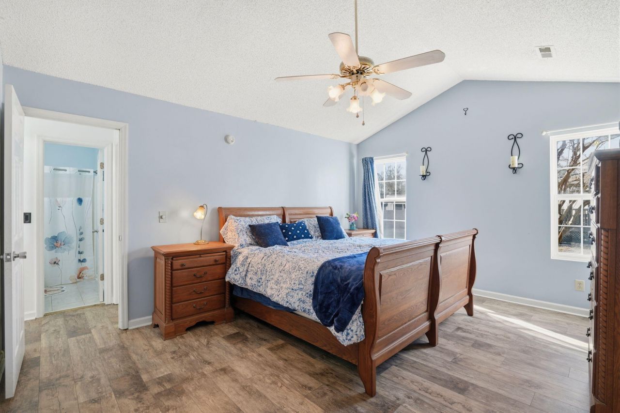 230 Lipman Street Photo 22