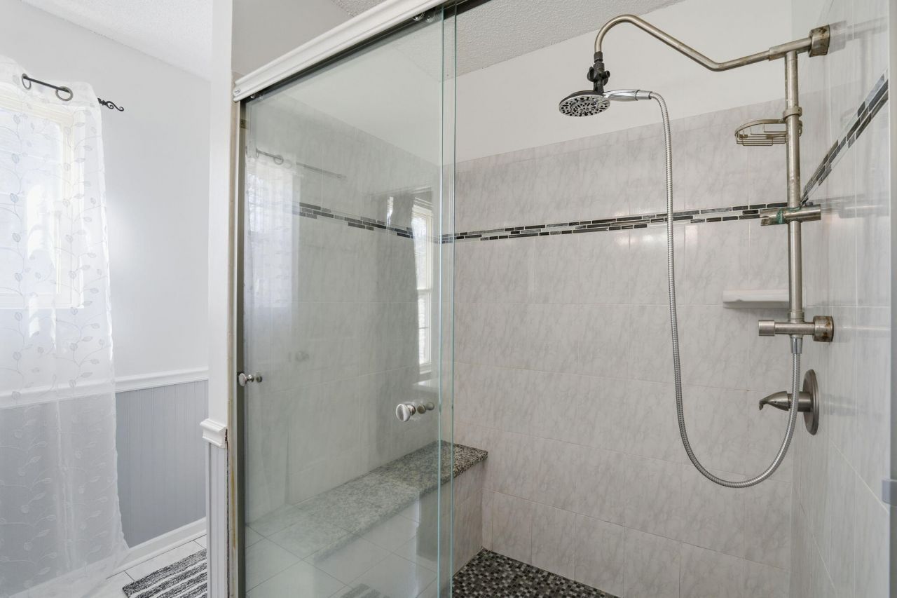 230 Lipman Street Photo 26