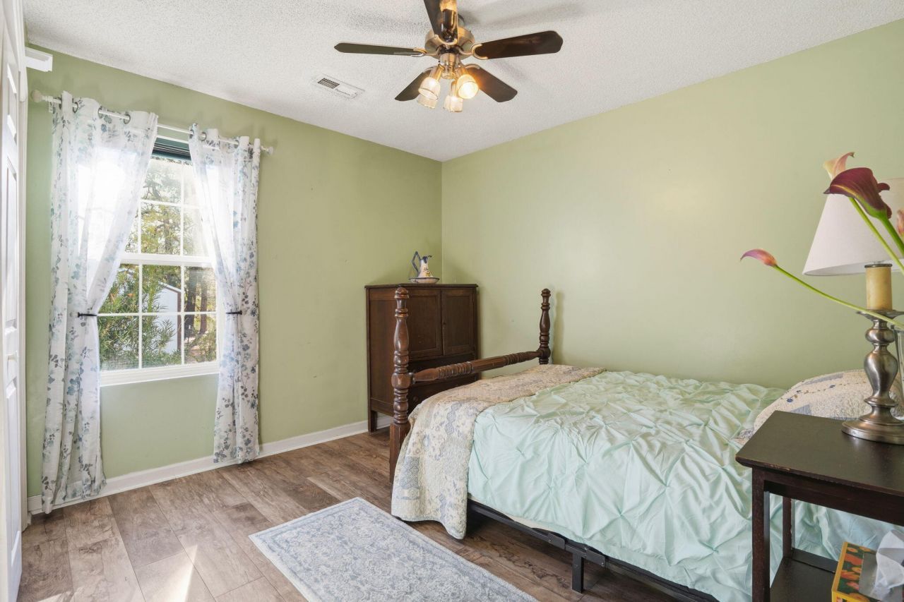 230 Lipman Street Photo 28