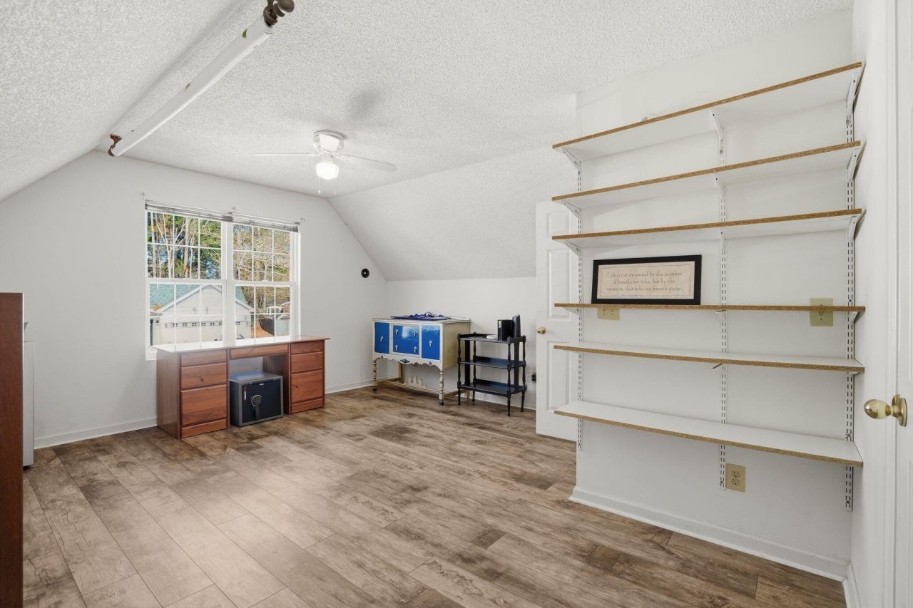 230 Lipman Street Photo 34