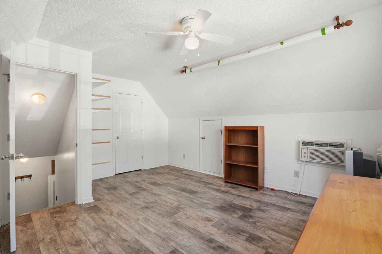 230 Lipman Street Photo 35