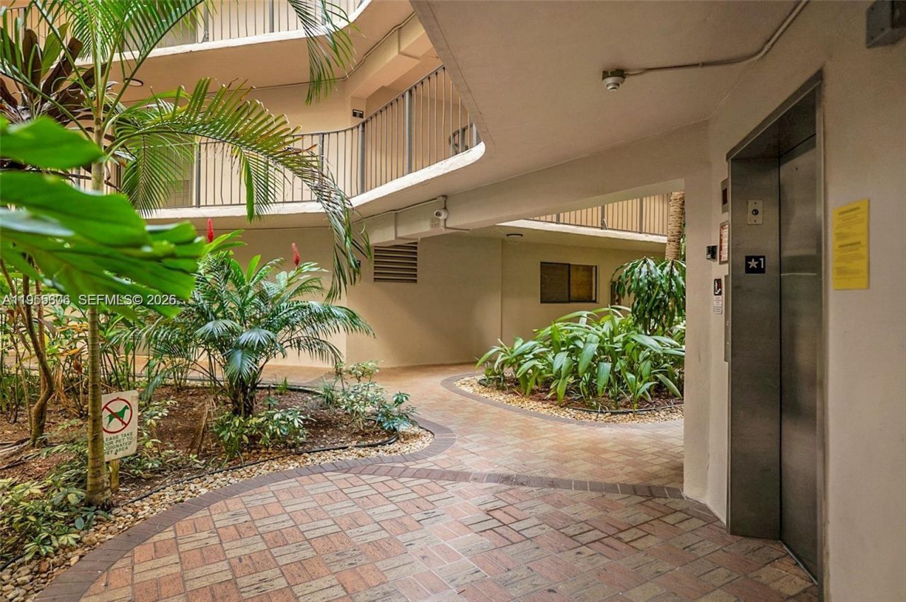 8500 SW 133rd Ave Rd, Unit 216, Miami, FL 33183 Photo