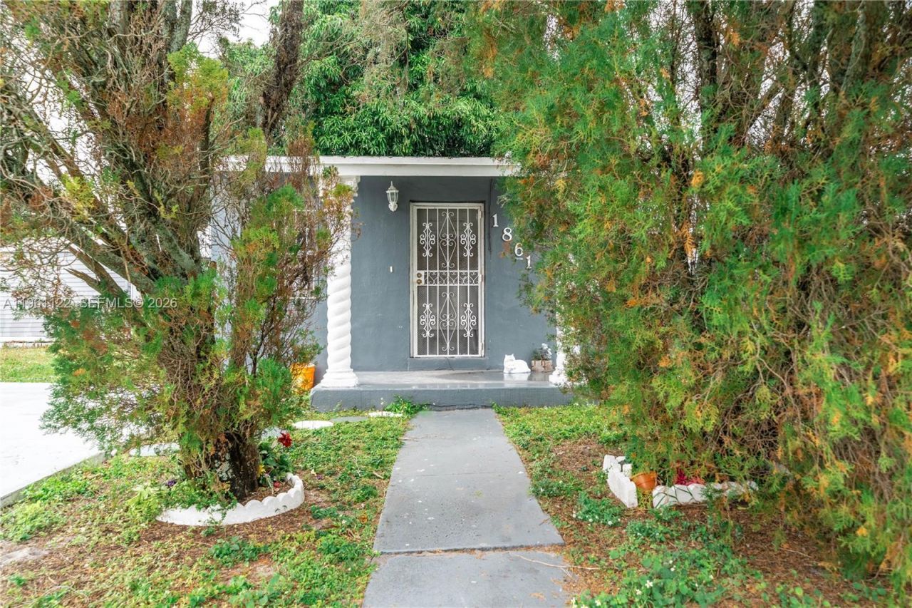 1861 NW 163rd St, Miami Gardens, FL 33054 Main Photo