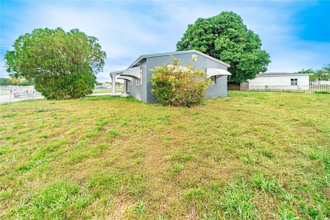 1861 NW 163rd St, Miami Gardens, FL 33054 Photo