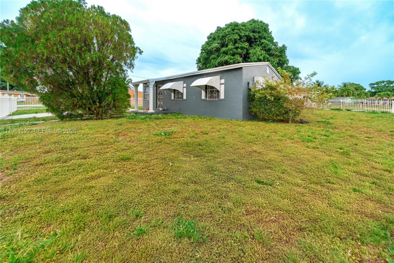 1861 NW 163rd St, Miami Gardens, FL 33054 Photo