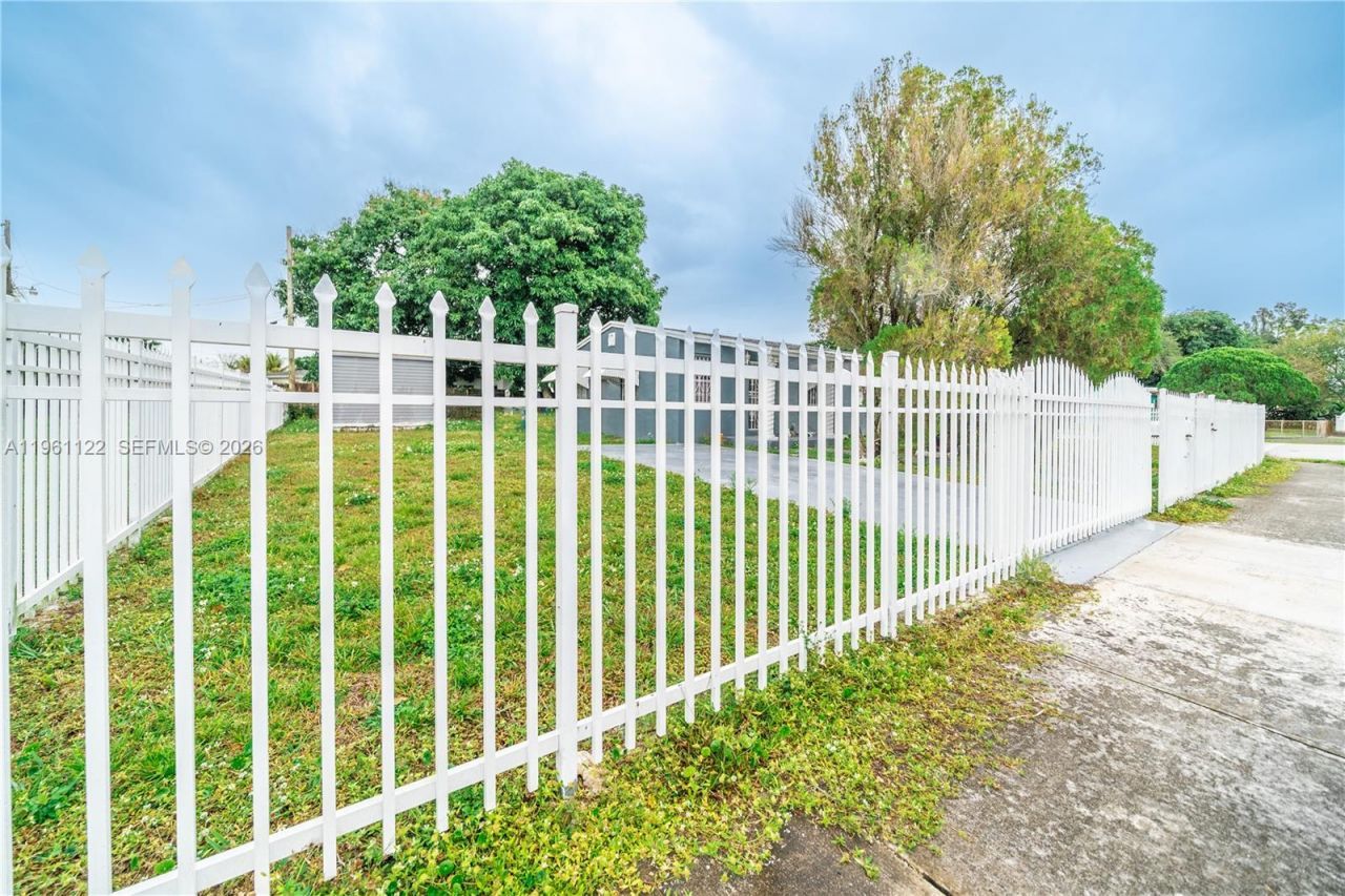 1861 NW 163rd St, Miami Gardens, FL 33054 Photo