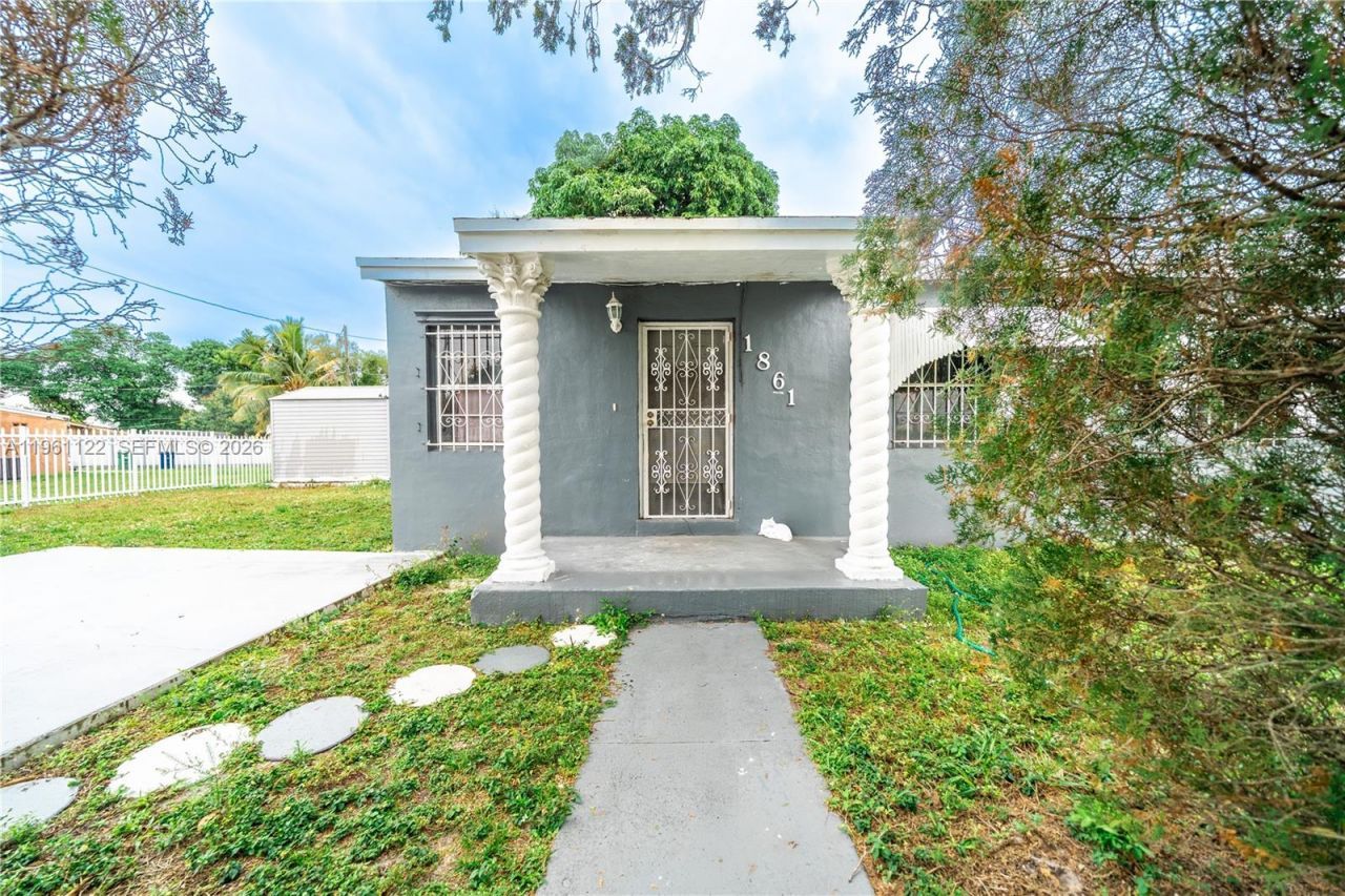 1861 NW 163rd St, Miami Gardens, FL 33054 Photo