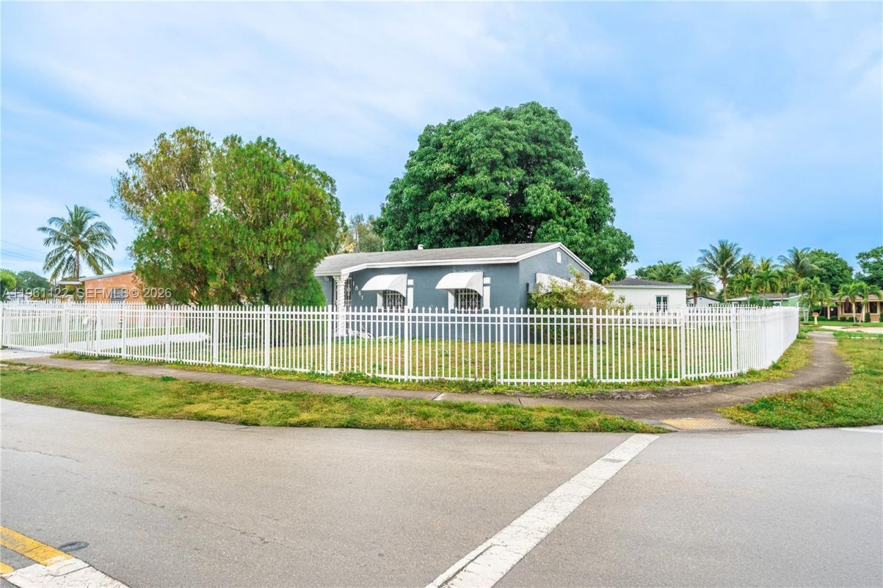 1861 NW 163rd St, Miami Gardens, FL 33054 Photo