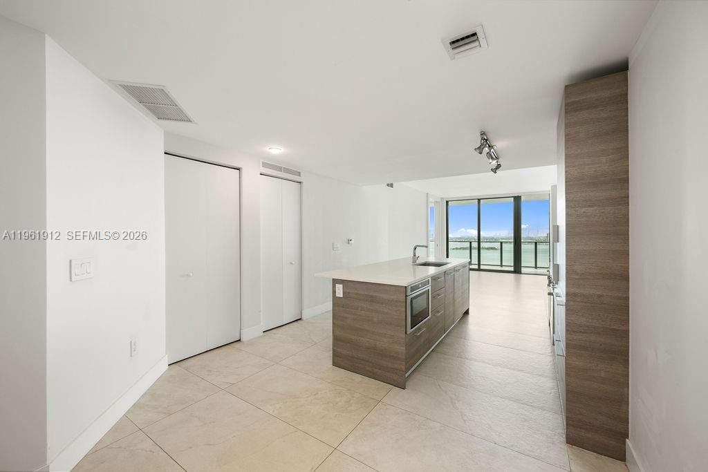 650 NE 32nd St , Unit 2205, Miami, FL 33137 Photo