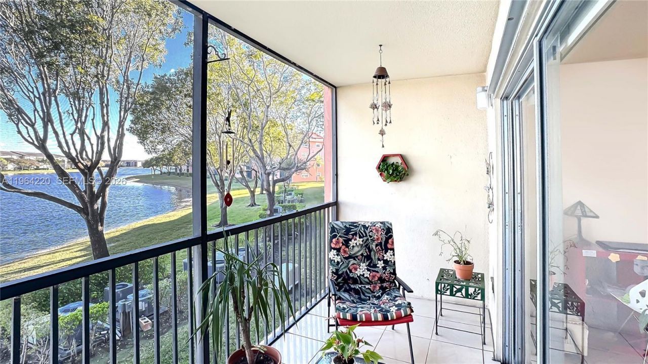 571 SW 141st Ave, Unit 207N, Pembroke Pines, FL 33027 Photo