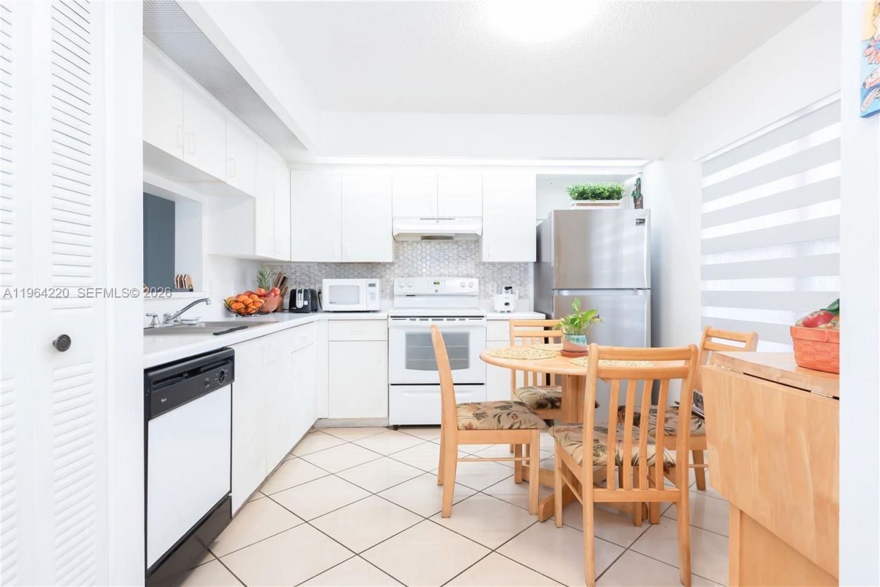 571 SW 141st Ave, Unit 207N, Pembroke Pines, FL 33027 Photo