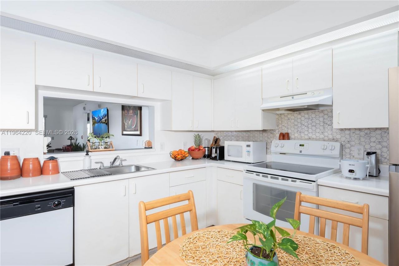 571 SW 141st Ave, Unit 207N, Pembroke Pines, FL 33027 Photo