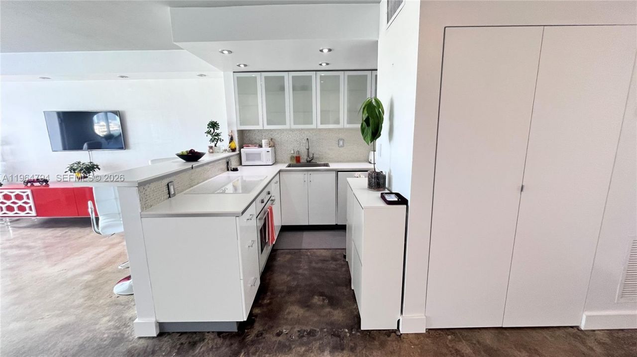 1000 West Ave, Unit 932, Miami Beach, FL 33139 Photo