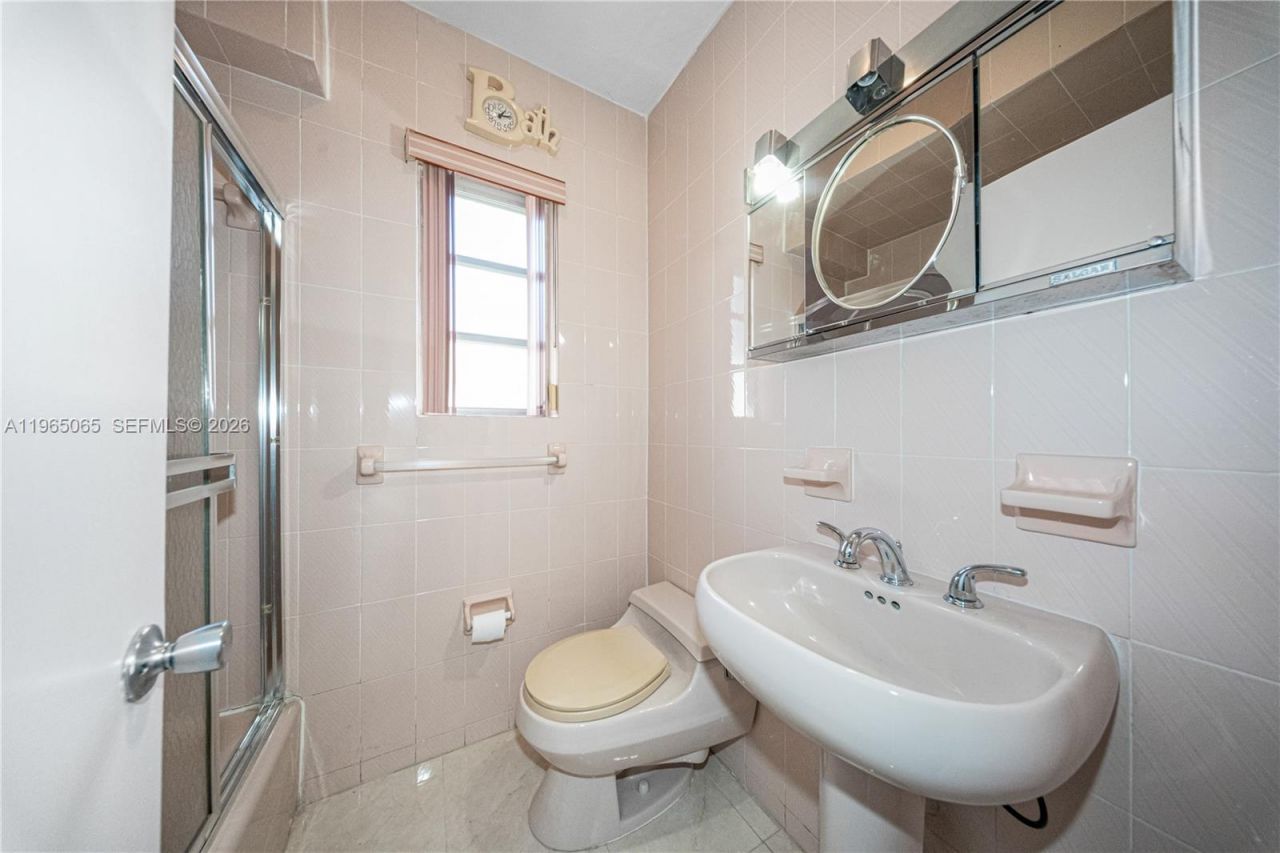 3330 SW 2nd St , Miami, FL 33135 Photo