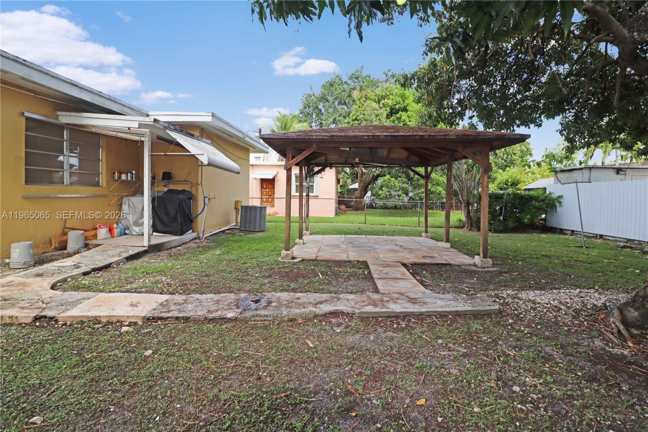 3330 SW 2nd St, Miami, FL 33135 Photo