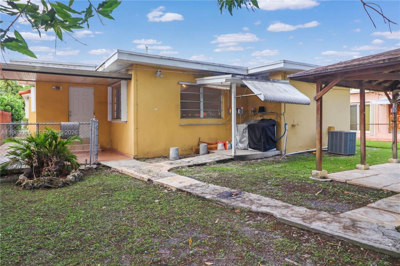 3330 SW 2nd St, Miami, FL 33135 Photo