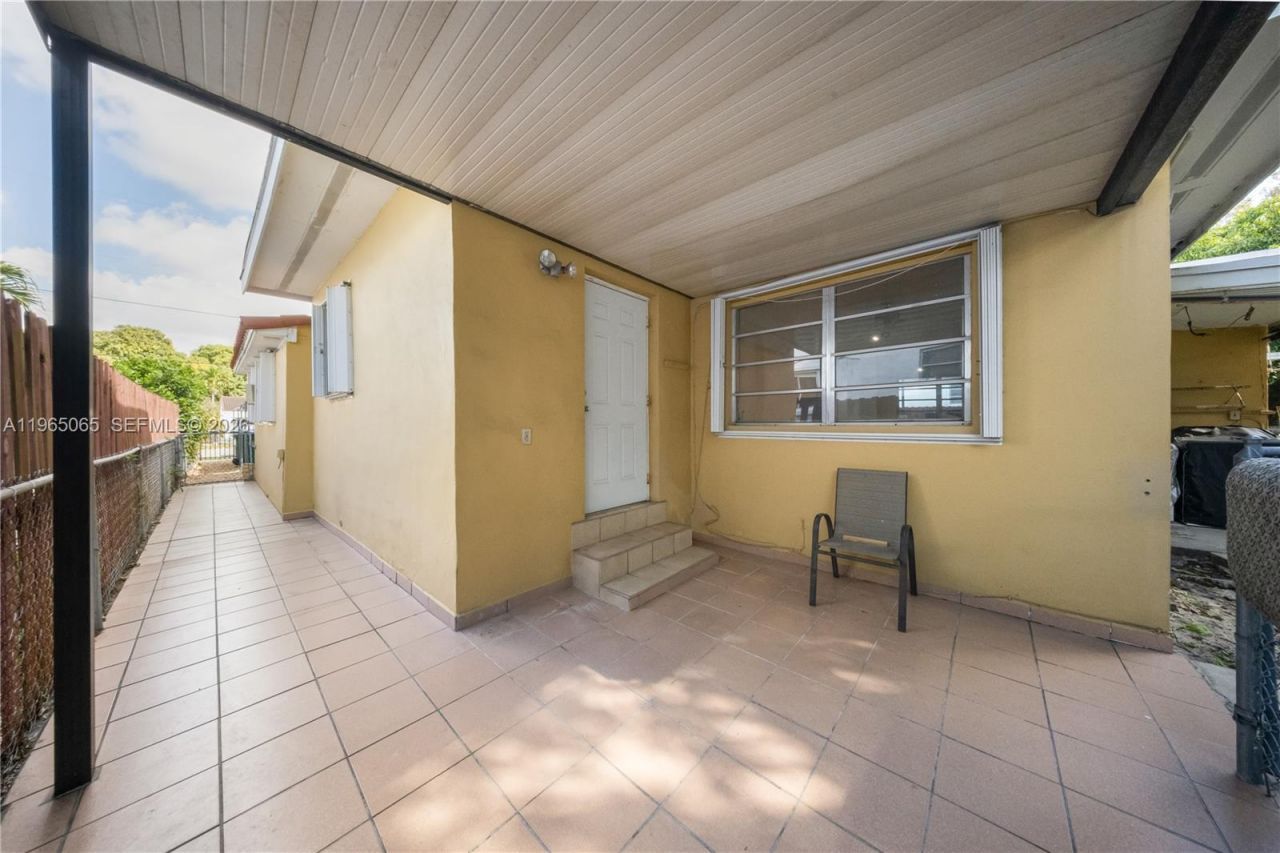 3330 SW 2nd St , Miami, FL 33135 Photo