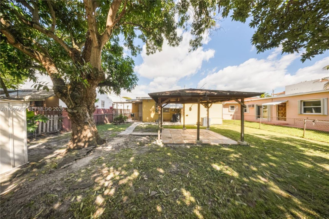 3330 SW 2nd St , Miami, FL 33135 Photo