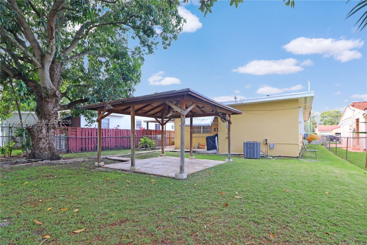 3330 SW 2nd St, Miami, FL 33135 Photo