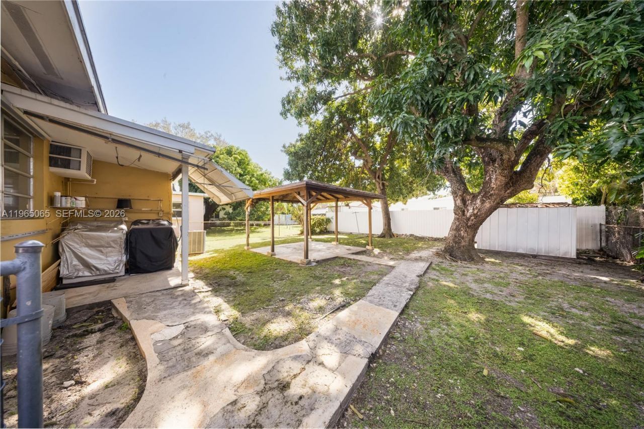 3330 SW 2nd St , Miami, FL 33135 Photo