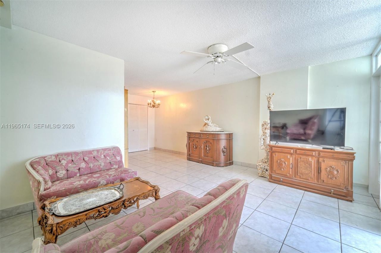 6450 Collins Ave, Unit 202, Miami Beach, FL 33141 Photo