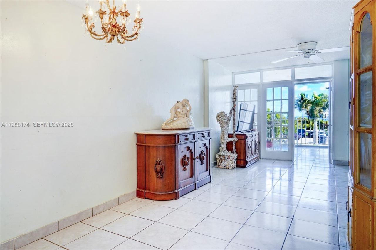 6450 Collins Ave , Unit 202, Miami Beach, FL 33141 Photo
