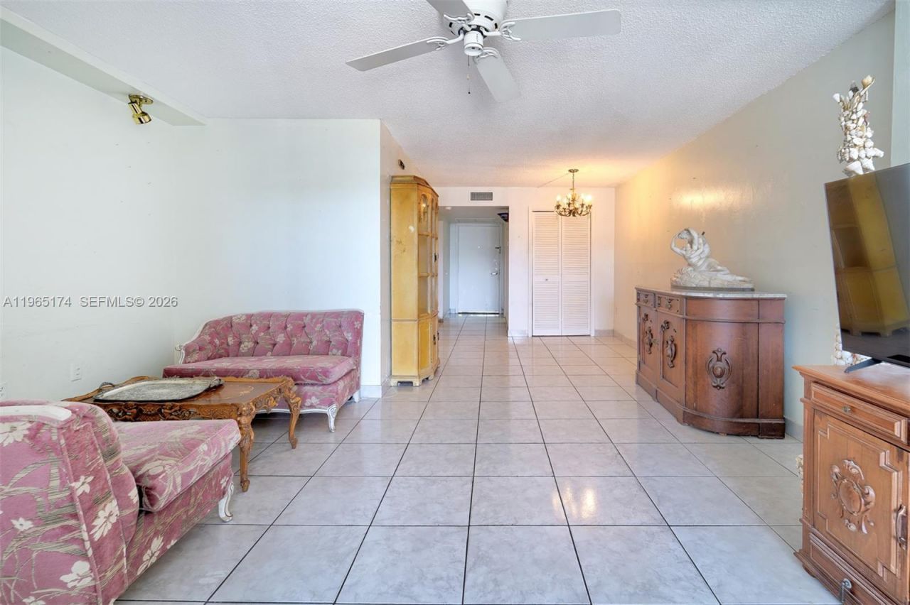 6450 Collins Ave, Unit 202, Miami Beach, FL 33141 Photo