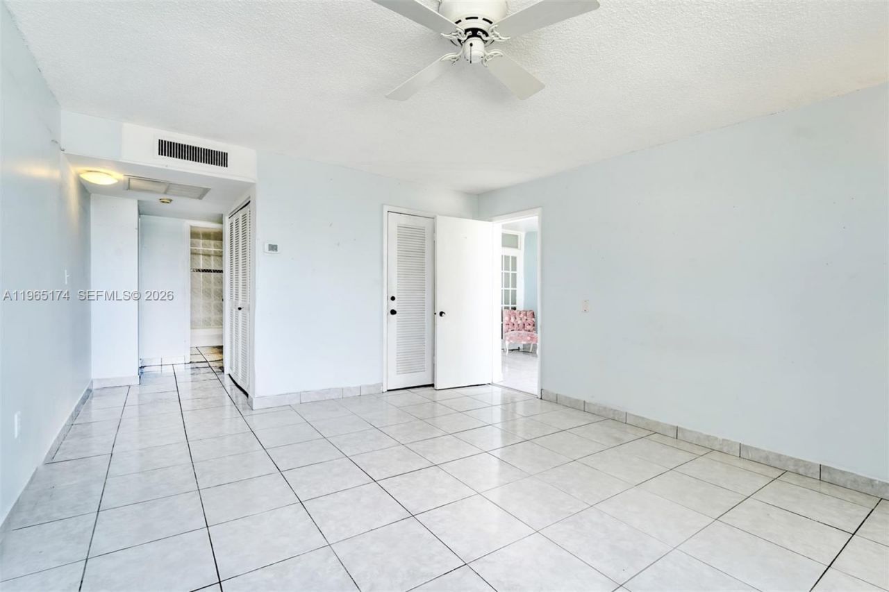 6450 Collins Ave , Unit 202, Miami Beach, FL 33141 Photo