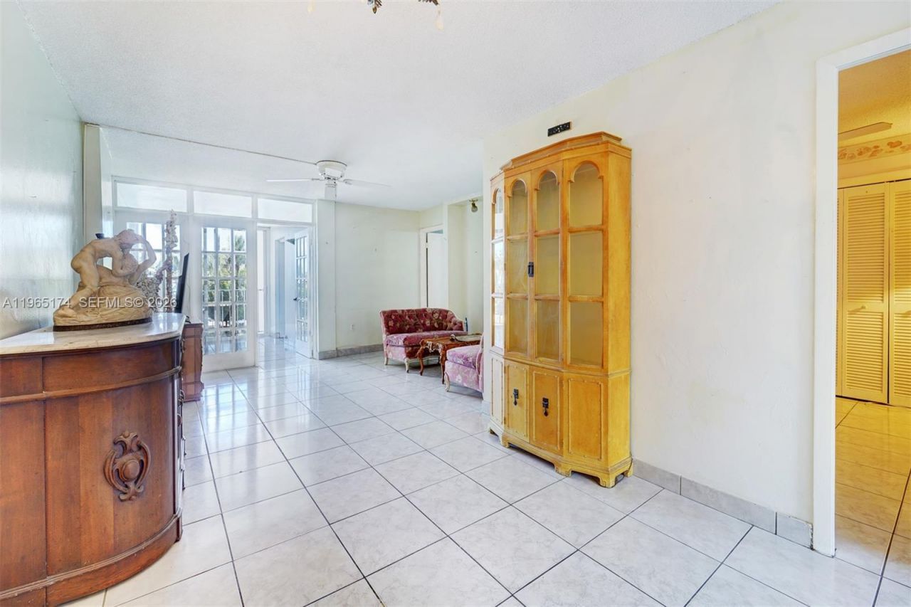 6450 Collins Ave, Unit 202, Miami Beach, FL 33141 Photo